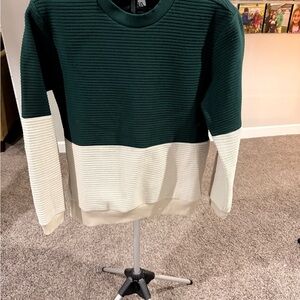 Zara Men's Crewneck Sweater in Dark Green and Cream